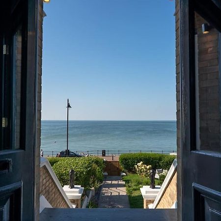 Stylish Beachfront Apartment, Sweeping Ocean Views And Luxury Touches Herne Bay Exterior foto